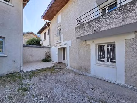 le charme d'un appartement de village en duplex