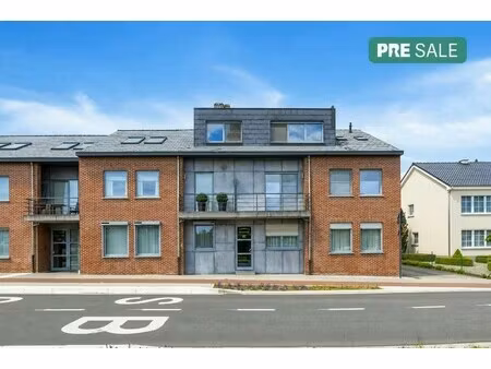 centraal gelegen appartement met ruim terras en garagebox te kuringen