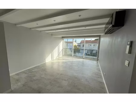 location appartement  m² t-4 à la rochelle  1 229 €