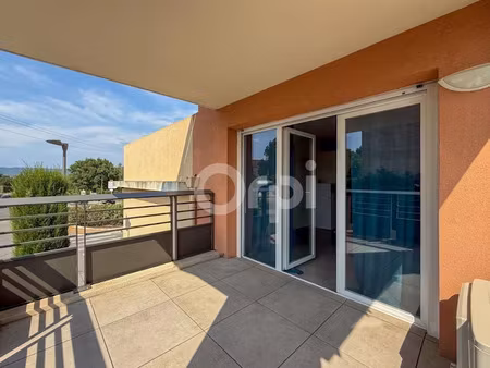 location appartement 2 pièces 39 m² à roquebrune-sur-argens (83520)  826 €