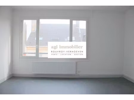 dunkerque studio spacieux rénové avec cuisine séparée
