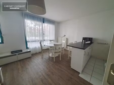 lille - prox avenue dunkerque euratechnologie - metro - commerces - studio meuble en rdc a