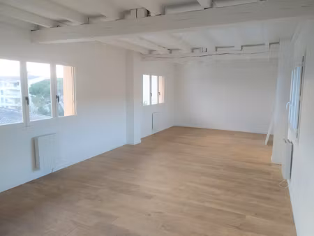 grand t3 / t4 place de l'ormeau