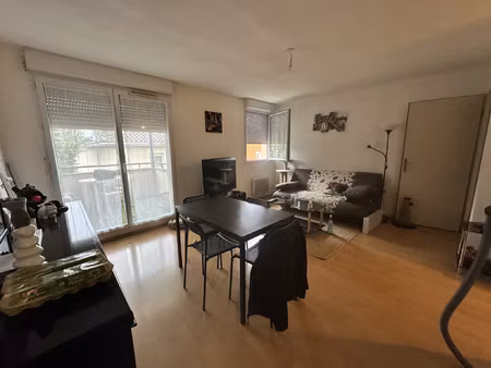 a villeneuve sur lot  appartement t2 dans une residence sécu