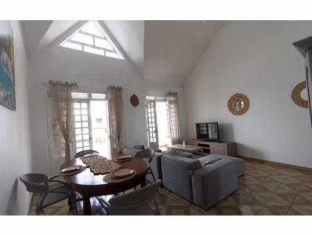 location maison  m² t-3 à le gosier  1 150 €
