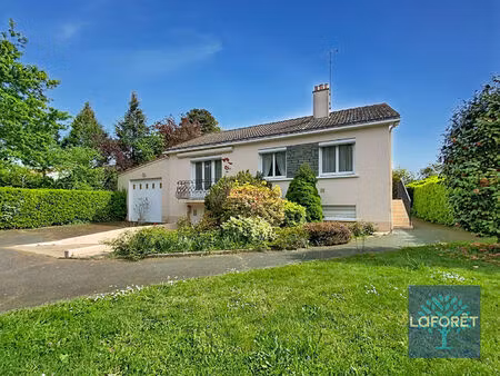 saint-fulgent-maison sur sous-sol avec jardin clos et garages
