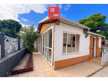 maison de plain-pied 3 pièces à rénover avec terrain de 125 m² dans un environnement calme