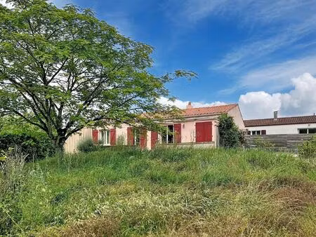 maison familiale de 125 m² avec sous-sol complet sur 2 004 m² de terrain