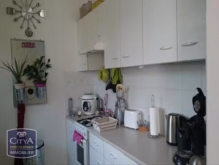 maison avec trois chambres