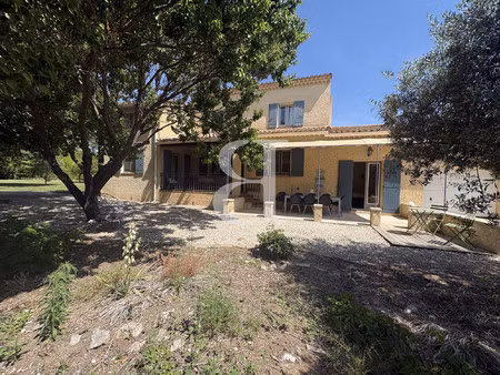 grande villa avec piscine proche village bédoin