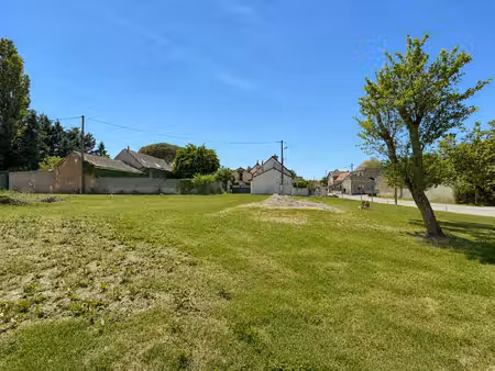 terrain constructible de 1387 m² à bellerive sur allier