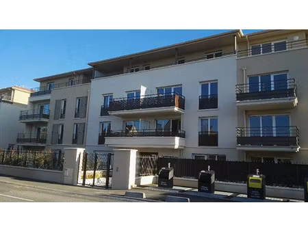 location appartement 2 pièces 56 m² à brie-comte-robert (77170)  1 055 €