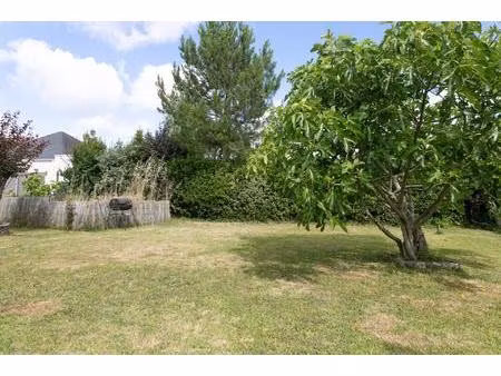plain-pied avec véranda et magnifique jardin clos