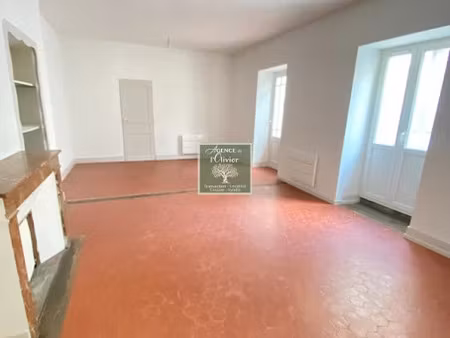 location appartement 3 pièces 70 m² à arles (13200)  762 €