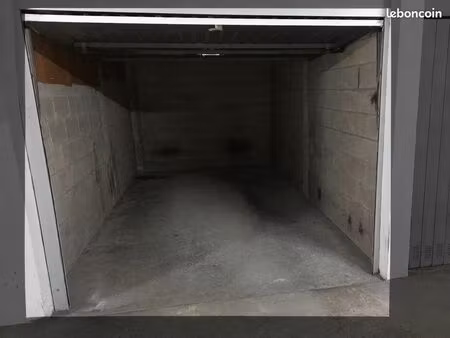 box sécurisé sous vidéosurveillance à vendre * garage fermé avec caméras de surveillance