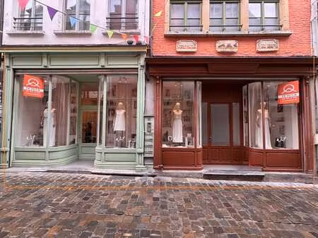 charmante handelszaak (128 m²) op topligging palend aan d...