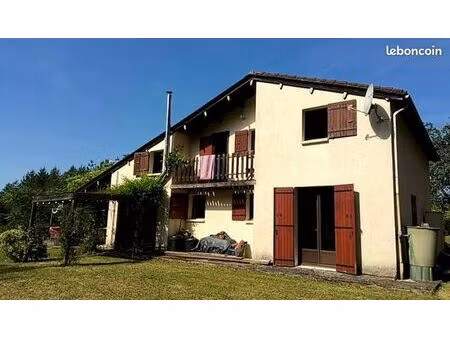 maison 8 pièces 136 m²