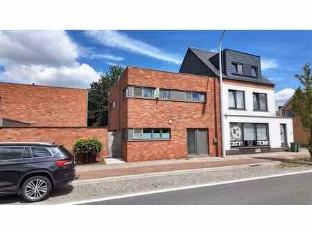 verzorgde moderne woning gelegen in de dorpskern van balg...