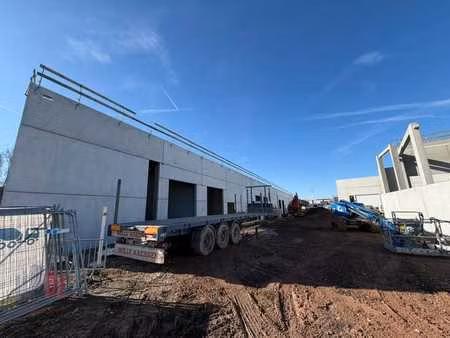 unités pme neuves de 864 m² avec mezzanine de 283 m²  em...