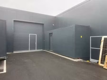 entrepôt 275 m² + auvent 50 m² à louer kruibeke