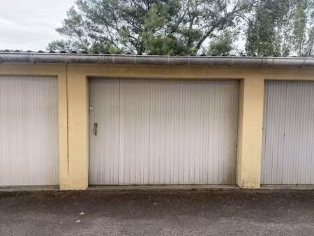 vente garage et parking aux sables-d'olonne (85100) : à vendre / 17m² les sables-d'olonne