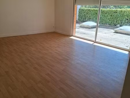 t4 - 82 m2 – 570 terrasse arborée et place de parking réservée