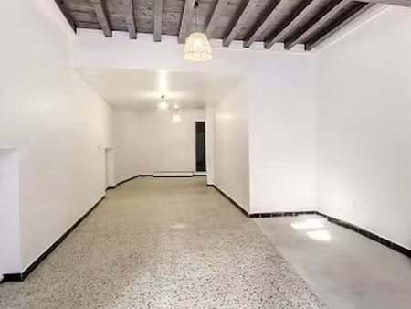 location locaux professionnels 2 pièces 72 m² à arles (13200)  800 €