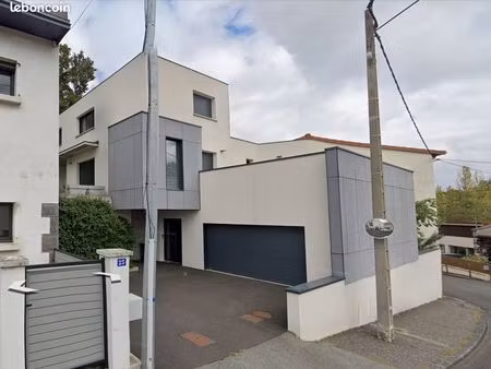 maison d'architecte à louer à ceyrat