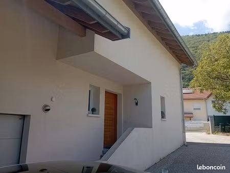 maison familiale meublée - 3 chambres avec jardin clôturé