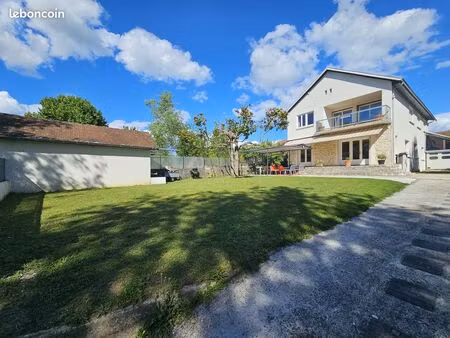 villa 8 pièces 199 m²