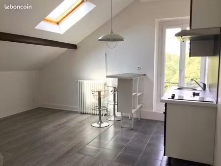 t2 lumineux 42 m² au sol (30 m² hab.) avec vue dégagée  parking et cave