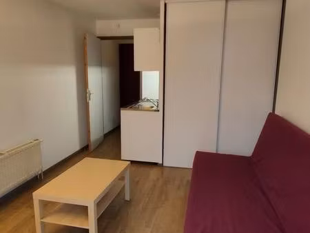 particulier loue studio meublé