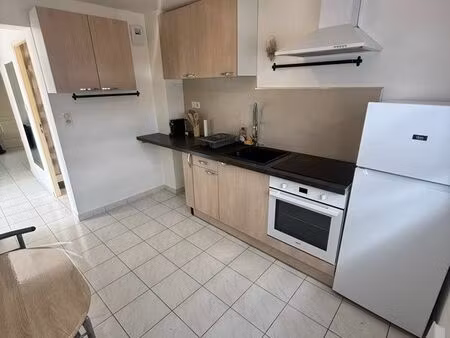 studio 30m2  terrasse et 3 places de parking