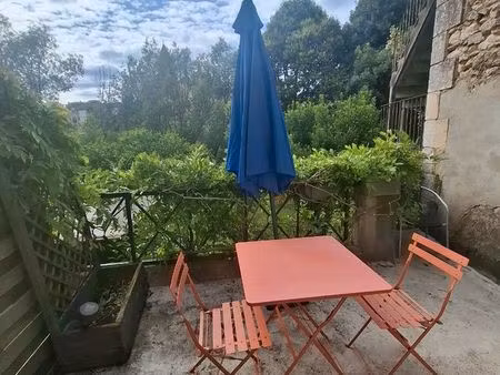 t2 avec terrasse vue sur cathedrale