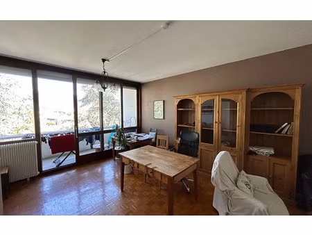location appartement  m² t-2 à chambéry  735 €