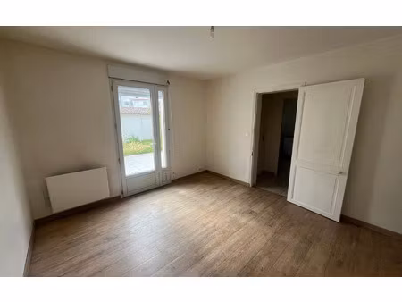 location appartement  m² t-1 à la rochelle  695 €