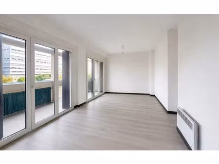 appartement toulon 62.45 m² t-3 à vendre  112 000 €