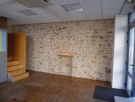 vente bureaux et commerces à la roche-sur-yon centre ville (85000) : à vendre / 128m² la r