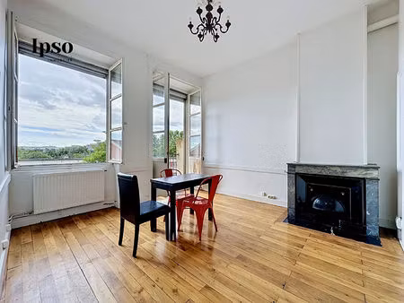 appartement 3 pièces traversant de 65 m² avec balcon