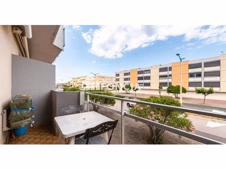 appartement t2 traversant avec balcon à 200 m de la plage