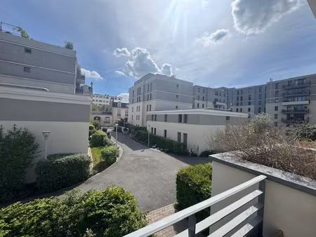 appartement centre-ville donnant sur espaces verts avec park