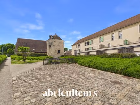 appartement t2 au 2ème et dernier étage – vue dégagée sur le pigeonnier et les jardins – r
