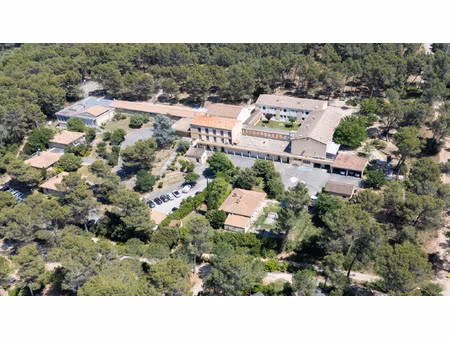 site médico-social et pédagogique de 3 900 m2 sur 4 hectares