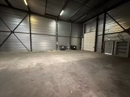 location local d’activités marseille 13014 700m²