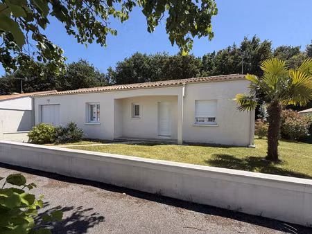 aizenay  maison de plain- pied 3 chambres sur 532m2 de terra