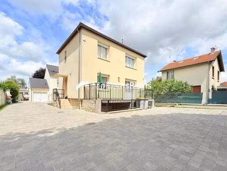 deux maisons à domont sur 713 m²  195 m² habitables et 7 chambres