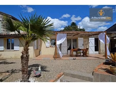 charmante maison en pierre rénovée avec jardin et vue dégagée