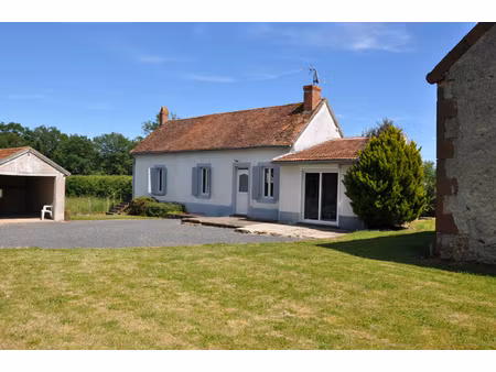 belle maison en pierre  avec 2 chambres  une grange et terra