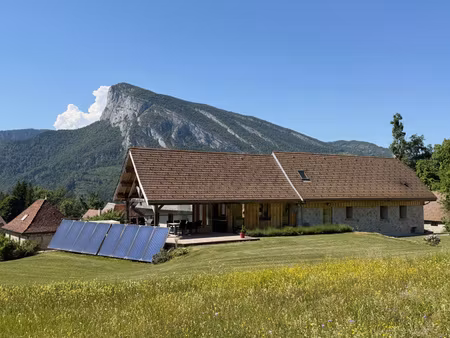 maison exceptionnelle - vue dégagée à couper le souffle - cadre idyllique - 35 mn chambéry