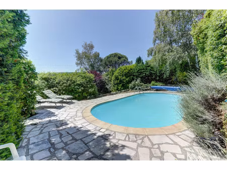 villa provençale de 133 m2 avec piscine et vue jussat